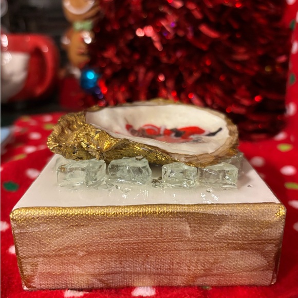 Handmade Santa Claus painted on oyster shell mounted on frame size 4 x 4 unique - Picture 4 of 5